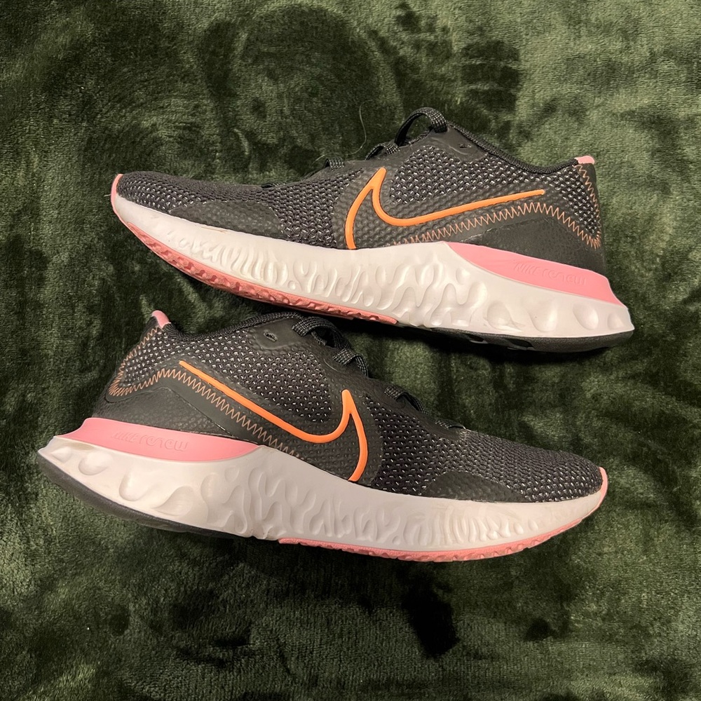 Nike women’s size 8 renew run